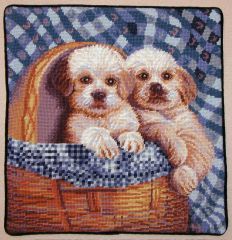 82578A TT Hunde im Körbchen 18/18 inch 40x40 cm