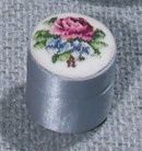 D039/968 Petit Point klein, hellblau Deckel Stramin + PP